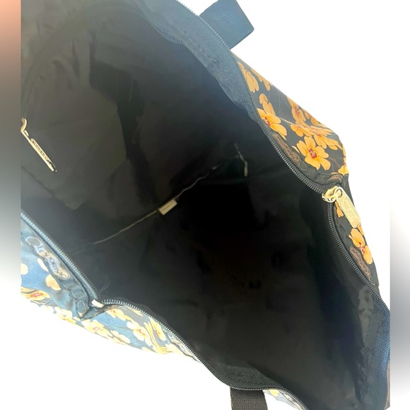 Lesportsac extra large weekender tote in excellent condition zipper closure - Picture 5 of 6